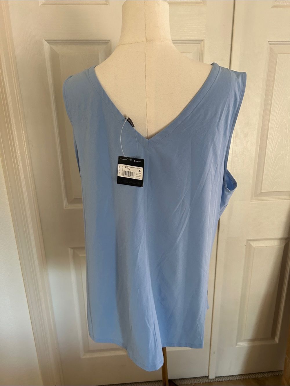Eddie Bauer Women's Departure V-Neck Tank Top, PeakBlue, Size 1X, NWT - Picture 5 of 9